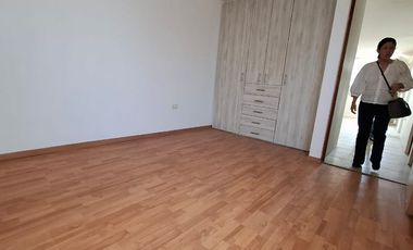 SE RENTA DEPARTAMENTO SEMINUEVO EN PRIMER PISO EN FRACC RIO NILO, STA CRUZ BUENAVISTA, PUEBLA