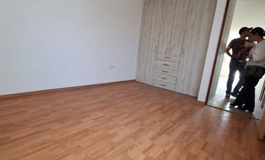 SE RENTA DEPARTAMENTO SEMINUEVO EN PRIMER PISO EN FRACC RIO NILO, STA CRUZ BUENAVISTA, PUEBLA
