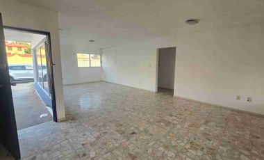 CASA EN VENTA de un nivel a una cuadra de la playa