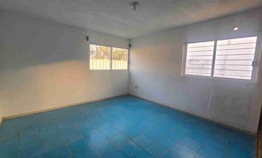 CASA EN VENTA de un nivel a una cuadra de la playa