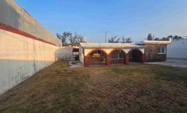 CASA EN VENTA de un nivel a una cuadra de la playa
