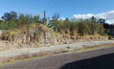 Venta de terreno de 603m2 de doble frente en la Merced Valle de los Chillos Quito,Ecuador