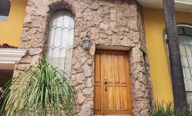 CASA EN VENTA PRIVADA LA JOYA