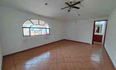 CASA EN VENTA PRIVADA LA JOYA