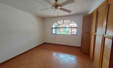 CASA EN VENTA PRIVADA LA JOYA