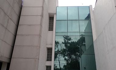 Edificio en renta con 7 oficinas o privados