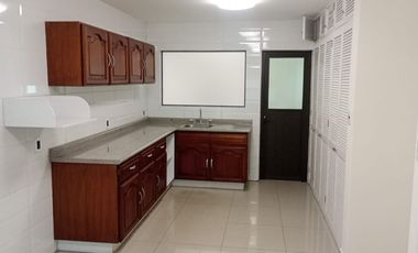 Edificio en renta con 7 oficinas o privados