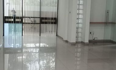 Edificio en renta con 7 oficinas o privados