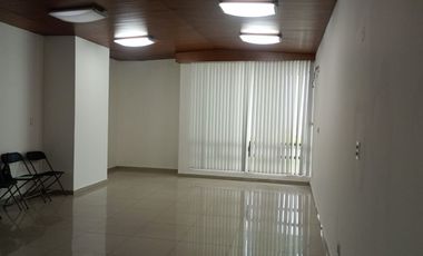Edificio en renta con 7 oficinas o privados