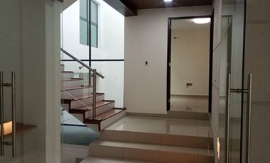 Edificio en renta con 7 oficinas o privados