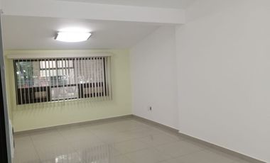 Edificio en renta con 7 oficinas o privados