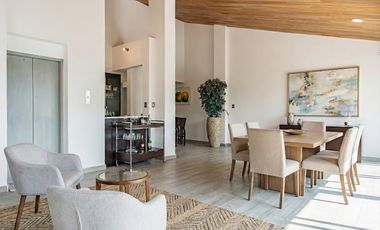 Penthouse de dos niveles con excelente ubicación