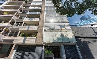 Penthouse de dos niveles con excelente ubicación