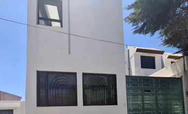 🏡 SE RENTA HERMOSA CASA AMUEBLADA – en Lomas Vista Hermosa.