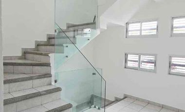 Edificio en venta cerca de la av central