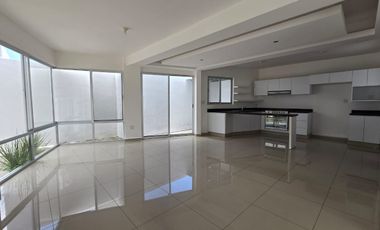 CASA EN RENTA, RESIDENCIAL PUNTA DIAMANTE, 3 RECS + SERV, TUXTLA GUTIERREZ