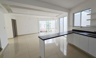CASA EN RENTA, RESIDENCIAL PUNTA DIAMANTE, 3 RECS + SERV, TUXTLA GUTIERREZ
