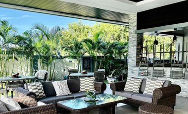 Beautiful modern Fairway Villa Manila Southwoods
