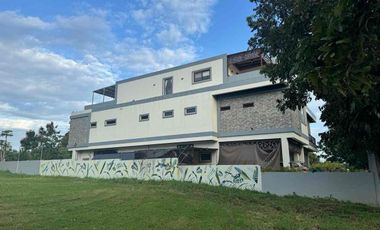 Beautiful modern Fairway Villa Manila Southwoods