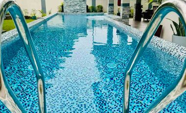 Beautiful modern Fairway Villa Manila Southwoods
