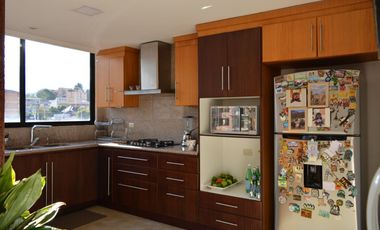 🏙️En Venta Penthouse Dúplex de 3 Dormitorios con Terraza y Vista al Río Tomebamba - Paseo 3 de Noviembre / Zona Rosa