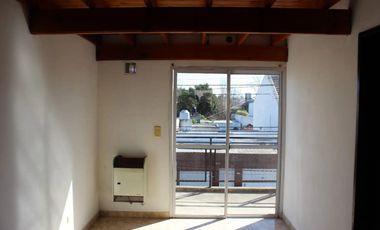 COMPLEJO 4 DUPLEX Y GALPÓN DE 200m² - HURLINGHAM