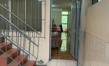 VENTA DE CASA EN URB. PANAMERICANA NORTE. 434 M2. 3 PISOS MAS AZOTEA. A UNA CUADRA DE LA AUTOPISTA PANAMERICANA NORTE.