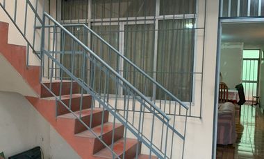 VENTA DE CASA EN URB. PANAMERICANA NORTE. 434 M2. 3 PISOS MAS AZOTEA. A UNA CUADRA DE LA AUTOPISTA PANAMERICANA NORTE.