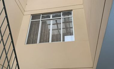 VENTA DE CASA EN URB. PANAMERICANA NORTE. 434 M2. 3 PISOS MAS AZOTEA. A UNA CUADRA DE LA AUTOPISTA PANAMERICANA NORTE.