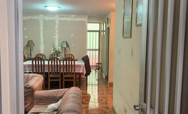 VENTA DE CASA EN URB. PANAMERICANA NORTE. 434 M2. 3 PISOS MAS AZOTEA. A UNA CUADRA DE LA AUTOPISTA PANAMERICANA NORTE.