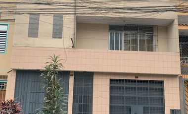 VENTA DE CASA EN URB. PANAMERICANA NORTE. 434 M2. 3 PISOS MAS AZOTEA. A UNA CUADRA DE LA AUTOPISTA PANAMERICANA NORTE.