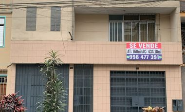 VENTA DE CASA EN URB. PANAMERICANA NORTE. 434 M2. 3 PISOS MAS AZOTEA. A UNA CUADRA DE LA AUTOPISTA PANAMERICANA NORTE.