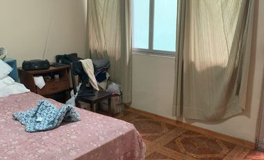 VENTA DE CASA EN URB. PANAMERICANA NORTE. 434 M2. 3 PISOS MAS AZOTEA. A UNA CUADRA DE LA AUTOPISTA PANAMERICANA NORTE.