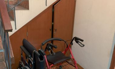 VENTA DE CASA EN URB. PANAMERICANA NORTE. 434 M2. 3 PISOS MAS AZOTEA. A UNA CUADRA DE LA AUTOPISTA PANAMERICANA NORTE.