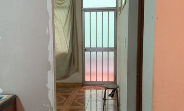 VENTA DE CASA EN URB. PANAMERICANA NORTE. 434 M2. 3 PISOS MAS AZOTEA. A UNA CUADRA DE LA AUTOPISTA PANAMERICANA NORTE.