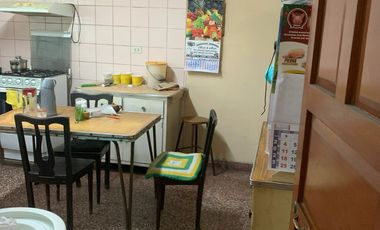 VENTA DE CASA EN URB. PANAMERICANA NORTE. 434 M2. 3 PISOS MAS AZOTEA. A UNA CUADRA DE LA AUTOPISTA PANAMERICANA NORTE.