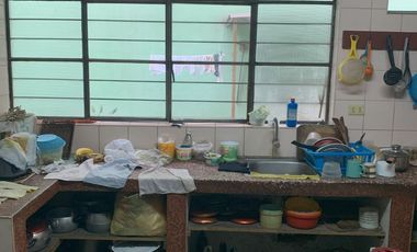 VENTA DE CASA EN URB. PANAMERICANA NORTE. 434 M2. 3 PISOS MAS AZOTEA. A UNA CUADRA DE LA AUTOPISTA PANAMERICANA NORTE.