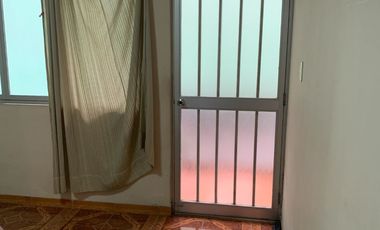 VENTA DE CASA EN URB. PANAMERICANA NORTE. 434 M2. 3 PISOS MAS AZOTEA. A UNA CUADRA DE LA AUTOPISTA PANAMERICANA NORTE.