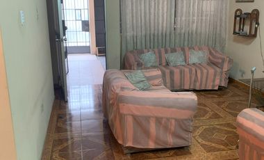 VENTA DE CASA EN URB. PANAMERICANA NORTE. 434 M2. 3 PISOS MAS AZOTEA. A UNA CUADRA DE LA AUTOPISTA PANAMERICANA NORTE.