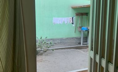 VENTA DE CASA EN URB. PANAMERICANA NORTE. 434 M2. 3 PISOS MAS AZOTEA. A UNA CUADRA DE LA AUTOPISTA PANAMERICANA NORTE.