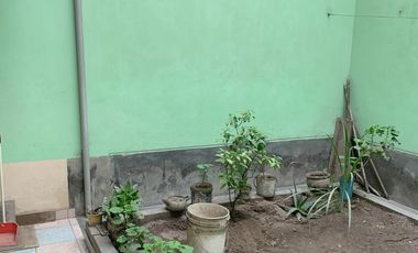 VENTA DE CASA EN URB. PANAMERICANA NORTE. 434 M2. 3 PISOS MAS AZOTEA. A UNA CUADRA DE LA AUTOPISTA PANAMERICANA NORTE.