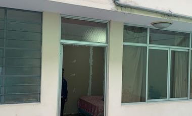 VENTA DE CASA EN URB. PANAMERICANA NORTE. 434 M2. 3 PISOS MAS AZOTEA. A UNA CUADRA DE LA AUTOPISTA PANAMERICANA NORTE.