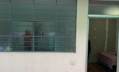 VENTA DE CASA EN URB. PANAMERICANA NORTE. 434 M2. 3 PISOS MAS AZOTEA. A UNA CUADRA DE LA AUTOPISTA PANAMERICANA NORTE.