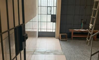 VENTA DE CASA EN URB. PANAMERICANA NORTE. 434 M2. 3 PISOS MAS AZOTEA. A UNA CUADRA DE LA AUTOPISTA PANAMERICANA NORTE.