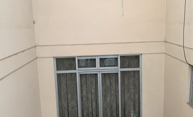 VENTA DE CASA EN URB. PANAMERICANA NORTE. 434 M2. 3 PISOS MAS AZOTEA. A UNA CUADRA DE LA AUTOPISTA PANAMERICANA NORTE.