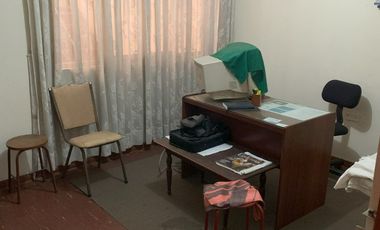 VENTA DE CASA EN URB. PANAMERICANA NORTE. 434 M2. 3 PISOS MAS AZOTEA. A UNA CUADRA DE LA AUTOPISTA PANAMERICANA NORTE.