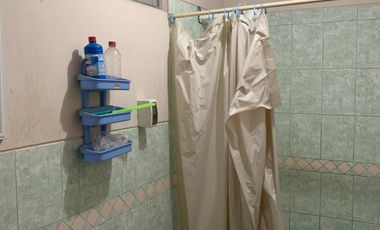 VENTA DE CASA EN URB. PANAMERICANA NORTE. 434 M2. 3 PISOS MAS AZOTEA. A UNA CUADRA DE LA AUTOPISTA PANAMERICANA NORTE.