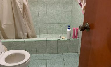 VENTA DE CASA EN URB. PANAMERICANA NORTE. 434 M2. 3 PISOS MAS AZOTEA. A UNA CUADRA DE LA AUTOPISTA PANAMERICANA NORTE.