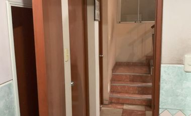 VENTA DE CASA EN URB. PANAMERICANA NORTE. 434 M2. 3 PISOS MAS AZOTEA. A UNA CUADRA DE LA AUTOPISTA PANAMERICANA NORTE.