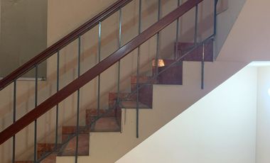 VENTA DE CASA EN URB. PANAMERICANA NORTE. 434 M2. 3 PISOS MAS AZOTEA. A UNA CUADRA DE LA AUTOPISTA PANAMERICANA NORTE.